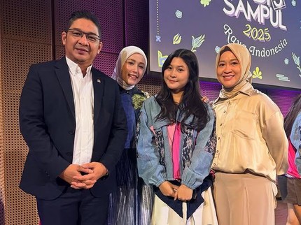 Momen Langka, Okie Agustina Antar Sang Putri Ikut Finalis Gadis Sampul Bersama Pasha Ungu & Adelia