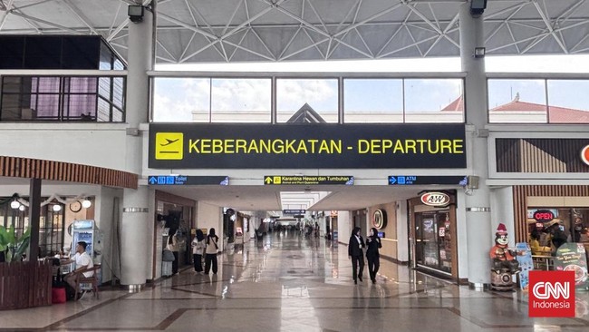 Pesawat latih tergelincir di Bandara Juanda, Surabaya. Landasan pacu sempat ditutup sementara, namun kini telah normal.