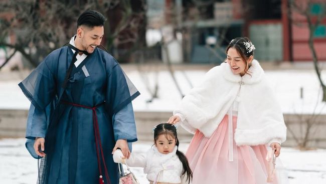 Napak Tilas ke Korea, Siti Badriah dan Krisjiana Ulang Momen Lamaran Demi Anak