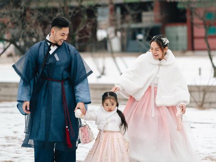 Momen Siti Badriah dan Krisjiana Bahrudin Ajak Anak Liburan ke Korea Selatan, Intip Potretnya Kenakan Hanbok