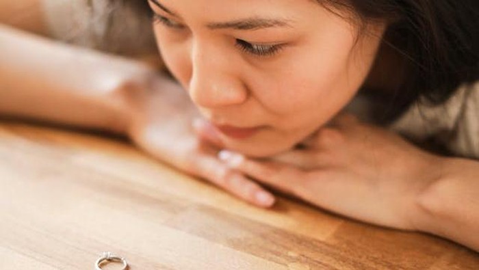 7 Tanda Perasaanmu Mulai Memudar Terhadap Pasangan