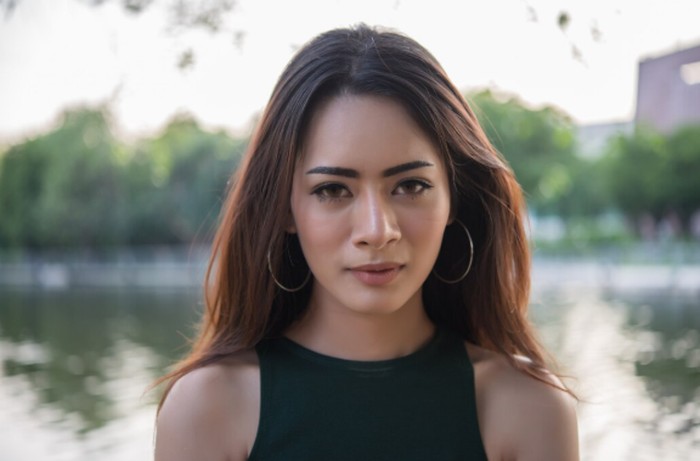 Capricorn sering terlihat serius dan tertutup karena rasa tanggung jawabnya yang besar. Hal ini membuat mereka terkesan dingin./ Foto: freepik.com/jcomp