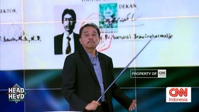 VIDEO: Roy Jelaskan Perbedaan Logo UGM di Ijazah Jokowi