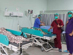 Gerak Cepat Tim Medis Sulsel Operasi Caesar Ibu Hamil Pascabencana di Aceh