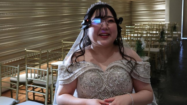 Seorang wanita Jepang menikahi karakter kecerdasan buatan (AI) yang ia ciptakan lewat ChatGPT. Ia beralasan lebih nyaman mengobrol dengan karakter AI tersebut.