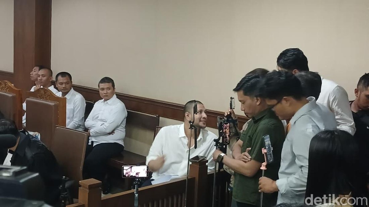 Ammar Zoni Berbincang dengan Adiknya