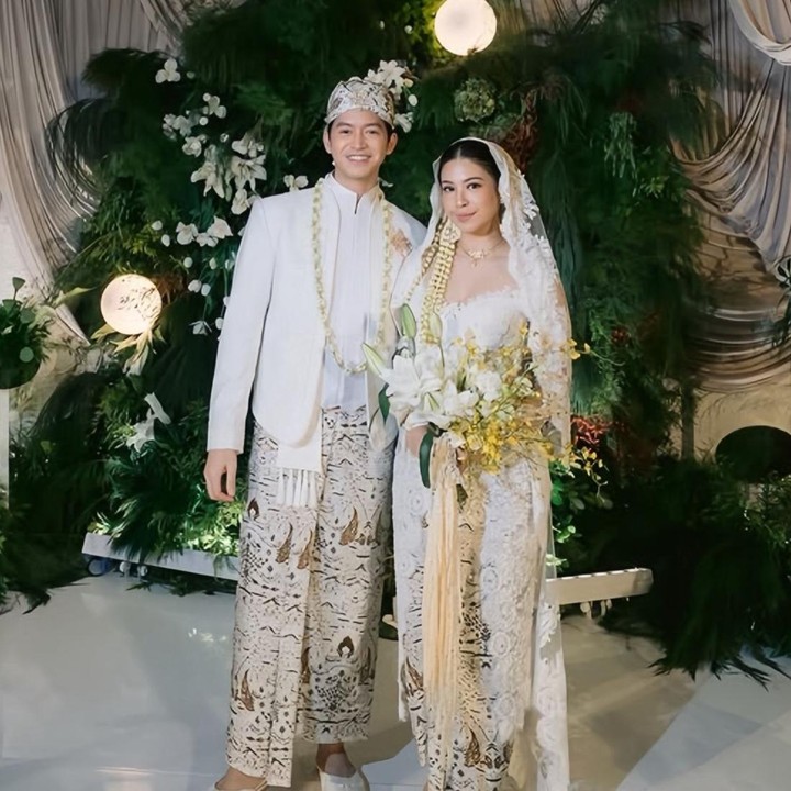 <p>Momen bahagia itu turut dibagikan langsung oleh Tristan melalui unggahannya di akun Instagram <em>@tristanjulianos</em>. Tristan dan Narrel diketahui resmi menikah setelah menjalin hubungan selama tujuh tahun sejak 2018, Bunda. "Merayakan hari pertama kami sebagai pasangan suami istri bertepatan dengan ulang tahun hubungan kami yang ke-7," tulis Tristan lewat Instagramnya. (Foto @venemapictures by Instagram @tristanjulianos)</p>