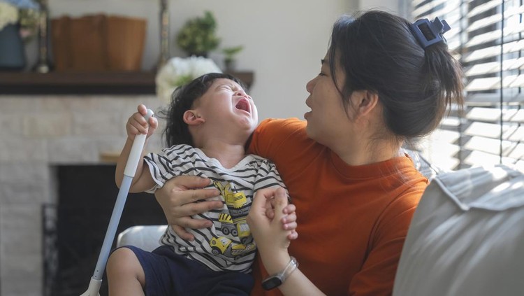 Anak Sering Menangisi Hal Kecil&quest; Ketahui Penyebab & Cara Mengatasinya