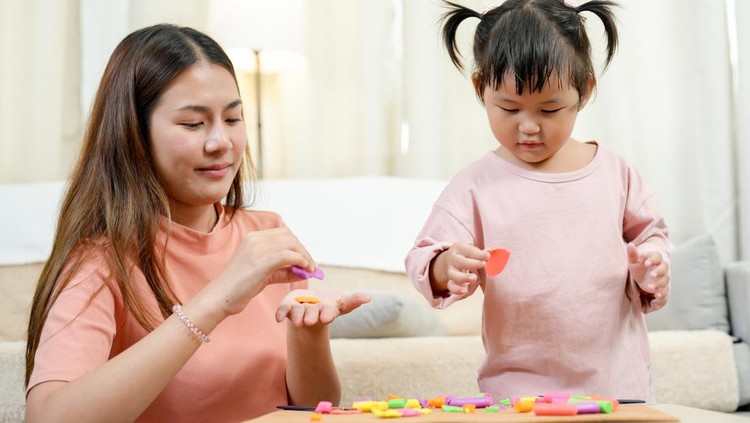 Bermain bersama anak