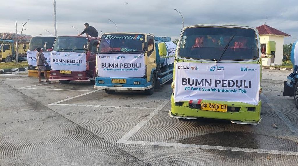 BSI Kirim 25 Tangki Air Bersih untuk Warga Terdampak Aceh