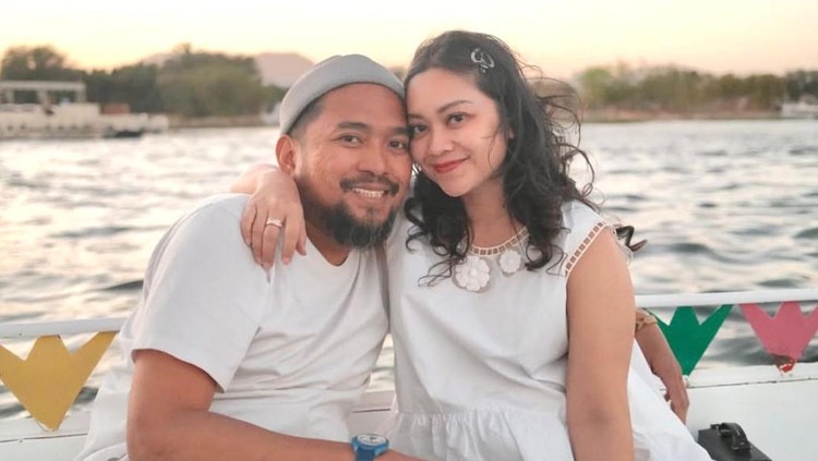 Cara Unik Imam Darto dan Istri Rayakan Anniversary yang ke-18