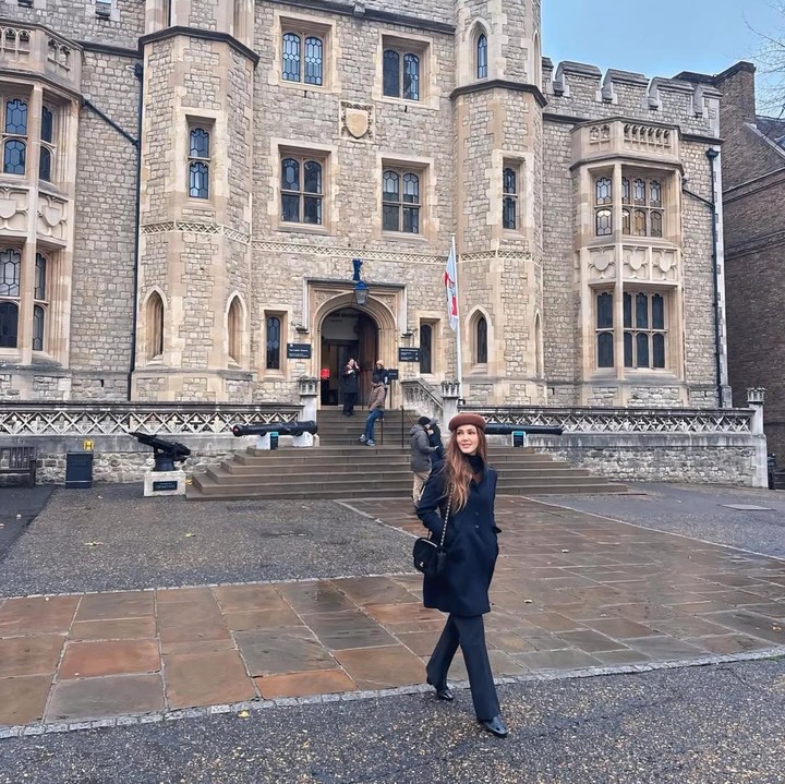 <p>London tampaknya menjadi kota populer yang sering dikunjungi para artis untuk liburan. Bahkan, artis Cathy Sharon juga sedang berada di sana, Bunda. &ldquo;Musim liburan,&rdquo; tulis Cathy, dikutip dari laman Instagram <em>@cathysharon.&nbsp;</em>(Foto: Instagram @cathysharon)</p>