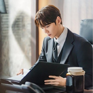 Choi Jin Hyuk Jadi CEO Chaebol Ogah Nikah di Drakor Positively Yours