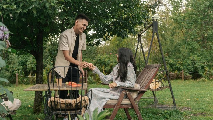 Cinta Harus Diimbangi Logika! 5 Seni Bertahan dalam Hubungan Tanpa Kehilangan Diri Sendiri