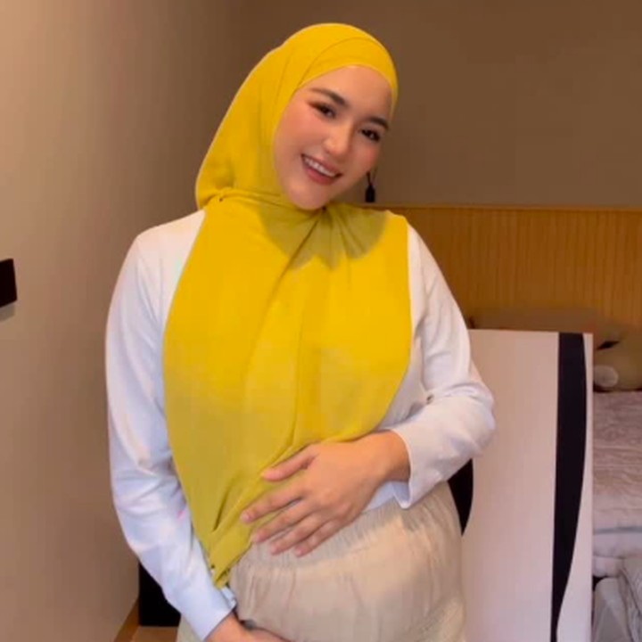 <p>Artis Erica Putri tengah menjalani kehamilan keduanya, Bunda. Saat ini, usia kehamilan Erica sudah memasuki trimester dua atau sekitar 26 minggu. (Foto: Instagram @ericaputrii)</p>