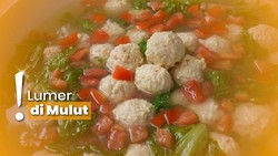 Resep Sup Selada Bola Udang Ayam ala Chef Steby, Kuahnya Ngaldu Banget!