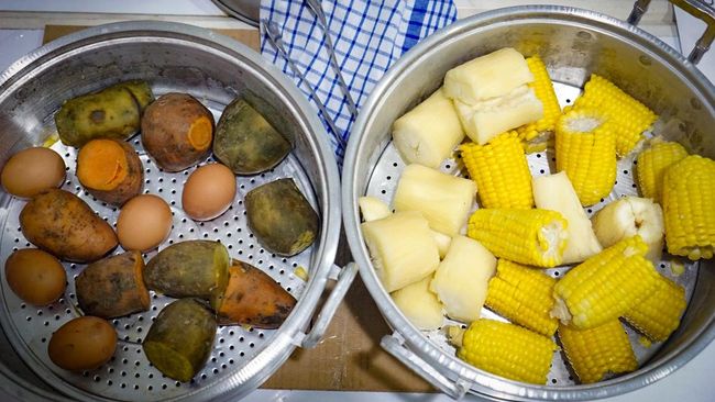 Menu rebusan dan kukusan tengah tren beberapa waktu terakhir. Jika kamu gemar mengonsumsinya, pastikan makanan tersebut belum basi dan masih layak dimakan.