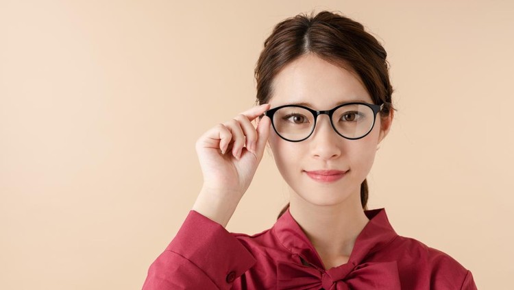 Young asian girl wearing eyeglasses&period;