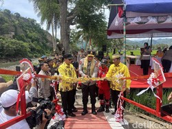 Polisi Bangun Jembatan Gantung di Soppeng, 3 Desa Tak Lagi Terisolir