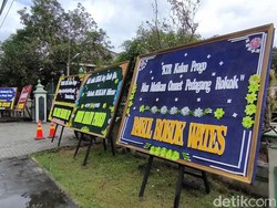 Pengesahan Raperda KTR, Kantor DPRD Kulon Progo Dapat Karangan Bunga