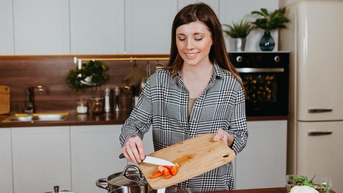 3 Kebiasaan Ibu yang Bikin Kangen Sekaligus Terharu, Terutama untuk Anak Rantau!