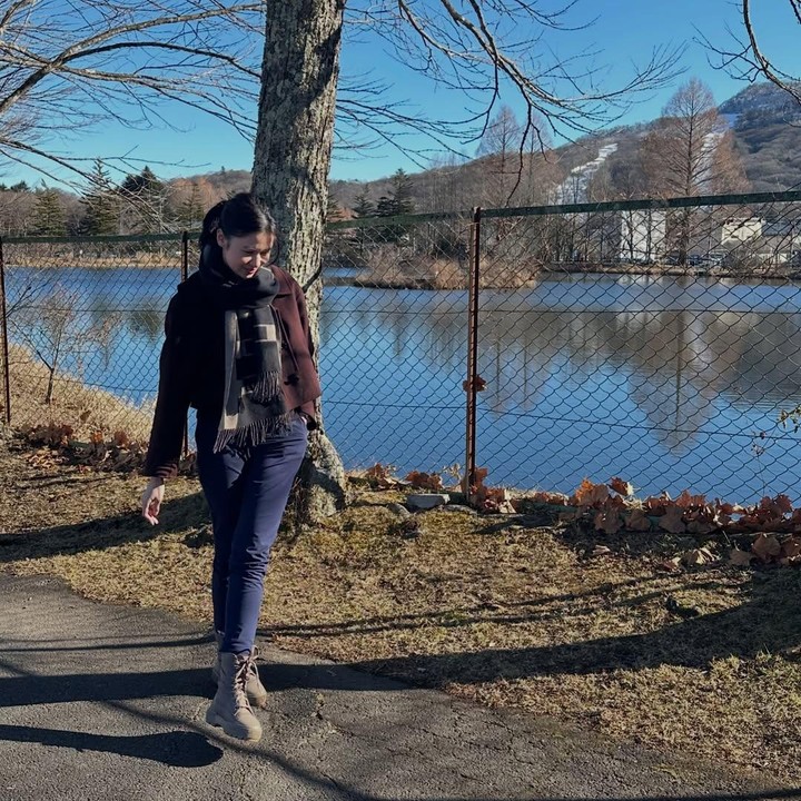 <p>Laura Basuki kini tengah menikmati liburan di luar negeri. Kabar ini pun diketahui langsung melalui foto dan video yang dibagikan di akun Instagram. Meski belum diketahui secara pasti negara mana yang dikunjungi, ia tampak mengenakan pakaian musim dingin, Bunda. (Foto: Instagram @laurabas)</p>