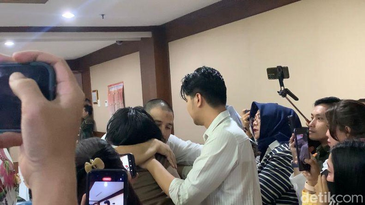 Mantan artis Ammar Zoni tiba di ruang sidang PN Jakpus terkait kasus penjualan narkotika di Rutan Salemba&period; Keluarga Ammar mengikuti persidangan&period; &lpar;Mulia Budi&sol;detikcom&rpar;