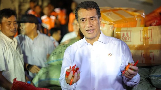 Menteri Pertanian (Mentan) Andi Amran Sulaiman membeli 40 ton cabai petani dari sejumlah sentra di Kabupaten Aceh Tengah dan Bener Meriah.