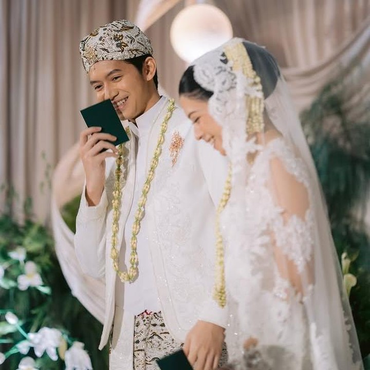 <p>Kabar bahagia tengah datang menghampiri keluarga Memes &amp; Addie MS. Anak bungsu mereka, Tristan Juliano, resmi melepas masa lajangnya dengan sang kekasih, Narrel Amara, pada Sabtu (13/12/2025).&nbsp;(Foto @venemapictures by Instagram @tristanjulianos)</p>