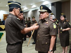 Kajati Jabar Lantik Abun Hasbulloh Syambas Jadi Kajari Kota Bandung