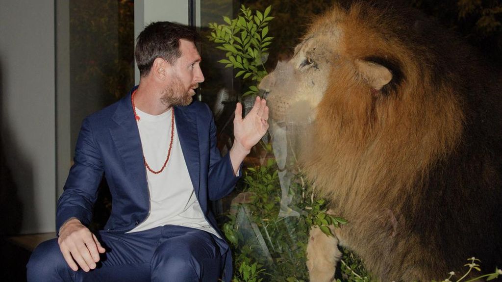 FOTO: Tur Messi di India Berlanjut ke Kandang Singa