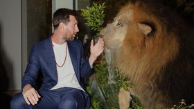 FOTO: Tur Messi di India Berlanjut ke Kandang Singa