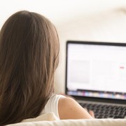 5 Ciri Kepribadian Menarik dari Orang yang Jarang Posting di Media Sosial