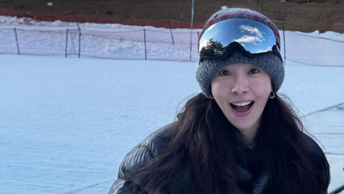 Simak Potret Menawan Aktris Korea Han Ji Min Saat Berseluncur di Musim Dingin