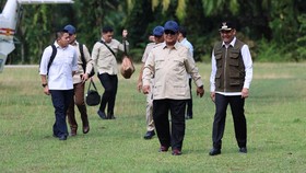 Prabowo Tinjau Jembatan Bailey Mantuang dan Jalan Lembah Anai Sumbar