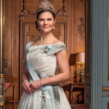 Calon Ratu Swedia Pakai Baju Bekas Ibunya 31 Tahun Lalu di Acara Nobel