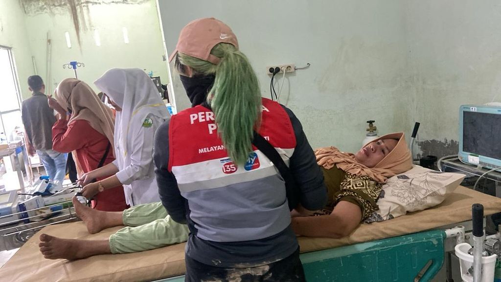 Relawan Pertamina Peduli Jemput Bola, Layani Korban Banjir Sumatra