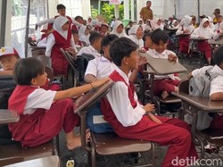 Video: 94 Siswa Belajar di Tenda gegara Sekolah Rusak Diterjang Erupsi Semeru