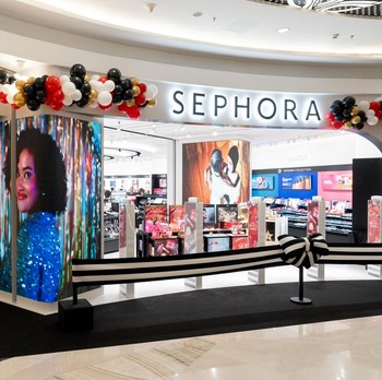 Self-Care Bukan Cuma Rebahan, Belanja Beauty & Makeup Juga Bisa Jadi Dopamine Hit Buat Mental Health!