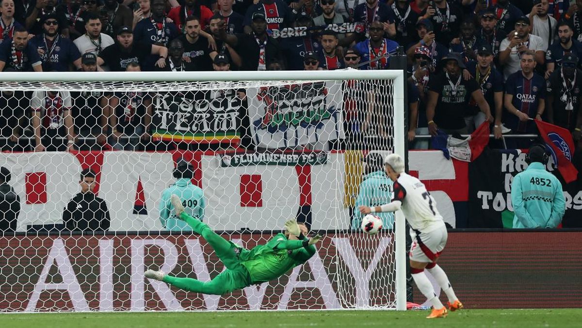 Viral Kiper PSG Bawa Contekan Penalti Saat Juara Interkontinental