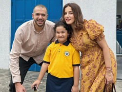 Ini 7 Potret Tasya Farasya & Ahmad Assegaf Kompak Hadiri Acara Sekolah Anak