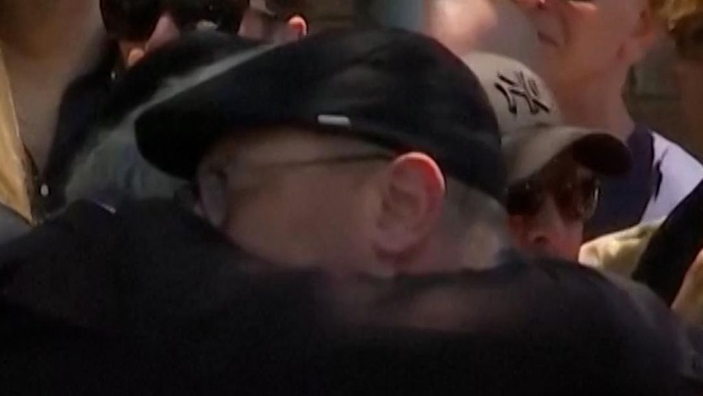 Tangis Kerabat Antar Korban Termuda Penembakan Bondi ke Peristirahatan