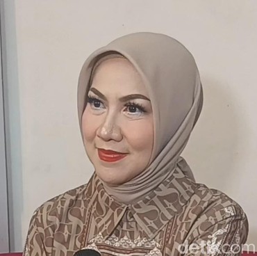 Detik-detik Ayah Venna Melinda Dievakuasi dari Tempat Pijat Usai Ditemukan Tewas