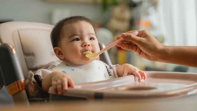 5 Ciri Jadwal Makan Bayi Sudah Tepat&comma; Bunda Perlu Tahu