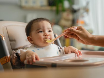 5 Tanda Rutinitas Makan Bayi Sudah Tepat, Bunda Perlu Tahu