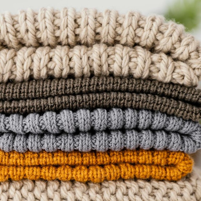 Bahan wol untuk traveling. Sifatnya elastis dan dapat kembali ke bentuk semula/Foto: Freepik.com