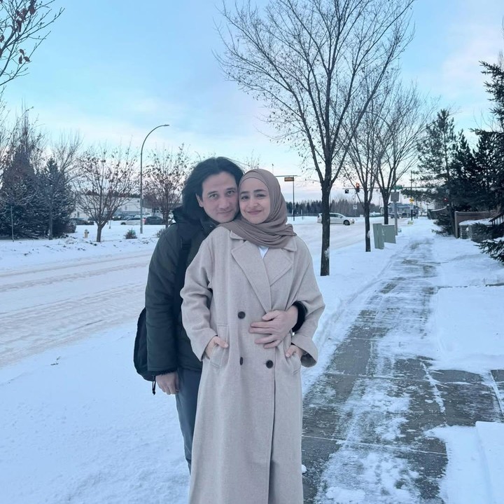 <p>Hal tersebut diketahui melalui beberapa foto yang dibagikan langsung oleh sang suami di akun Instagram pribadinya. &ldquo;Selamat ulang tahun istri. Barakallahu fii umrik, aku cinta kamu,&rdquo; tulisnya, dikutip dari laman Instagram <em>@tengku_firmansyah,</em> Jumat (19/12/2025).&nbsp;(Foto: Instagram @tengku_firmansyah)</p>