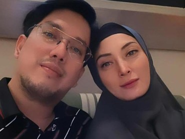 Ajukan-Cabut Gugatan Cerai, 7 Potret Della Puspita & Arman Wosi 3 Tahun Menikah