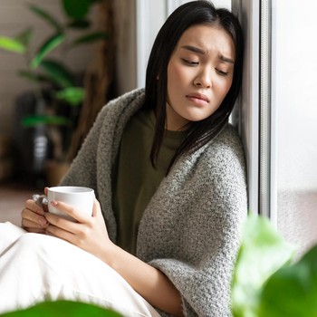 Tak Ingin Merepotkan, 4 Zodiak Ini Paling Suka Memendam Masalah Sendirian