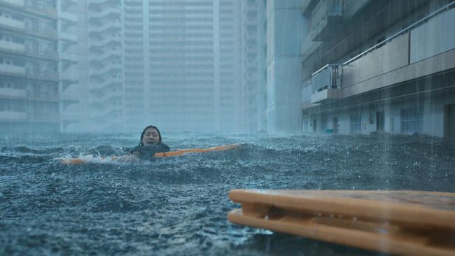 Sinopsis The Great Flood tentang manusia berjuang bertahan hidup di gedung apartemen yang terendam imbas Bumi dilanda banjir besar.